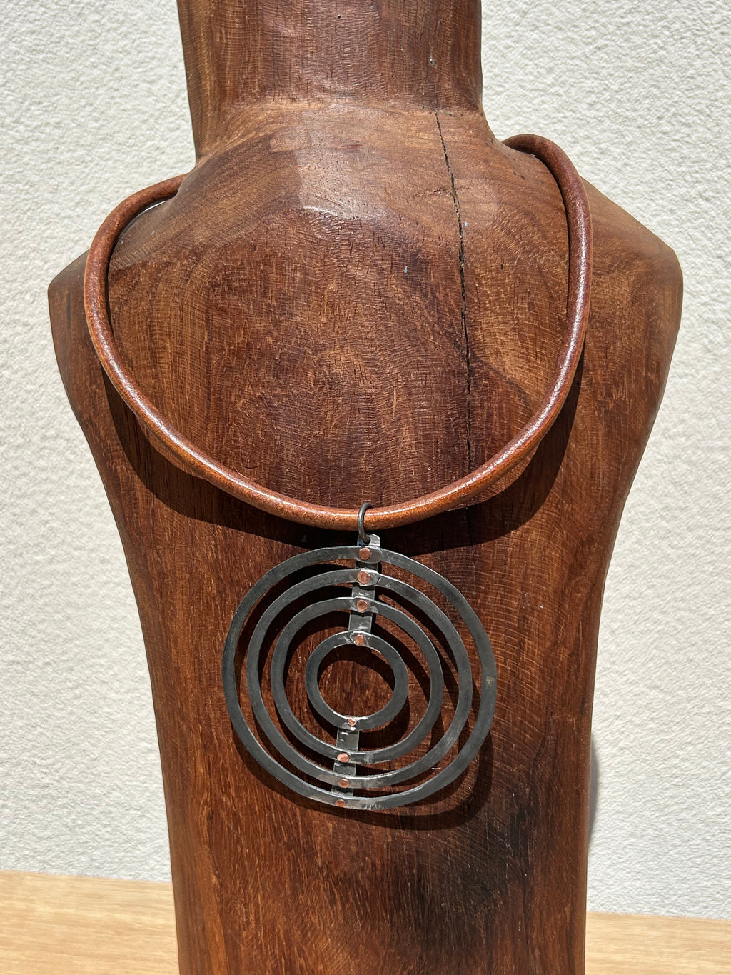 Concentric snare necklace