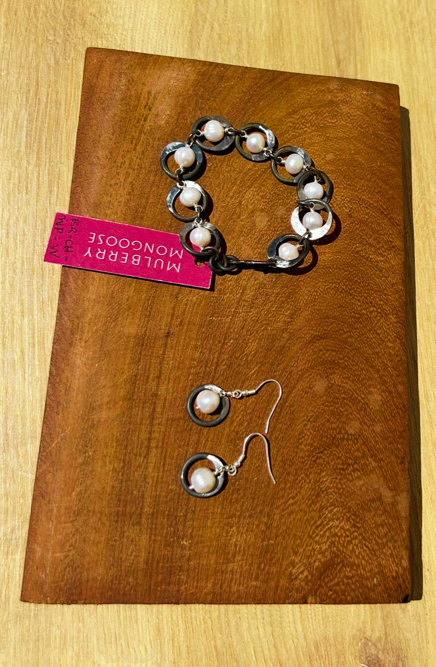 Snare chain and white pearl earrings short